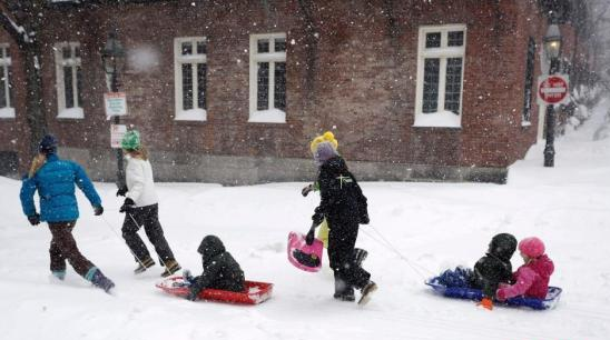 注意了丨美中西普降大雪 造成航班大面積被取消，快遞將會(huì)受影響